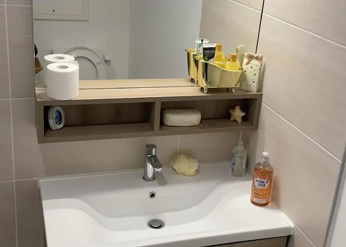 Modern And Secure דירה רומנוויל